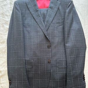 Suitsupply S130’s Gray Windowpane Suit